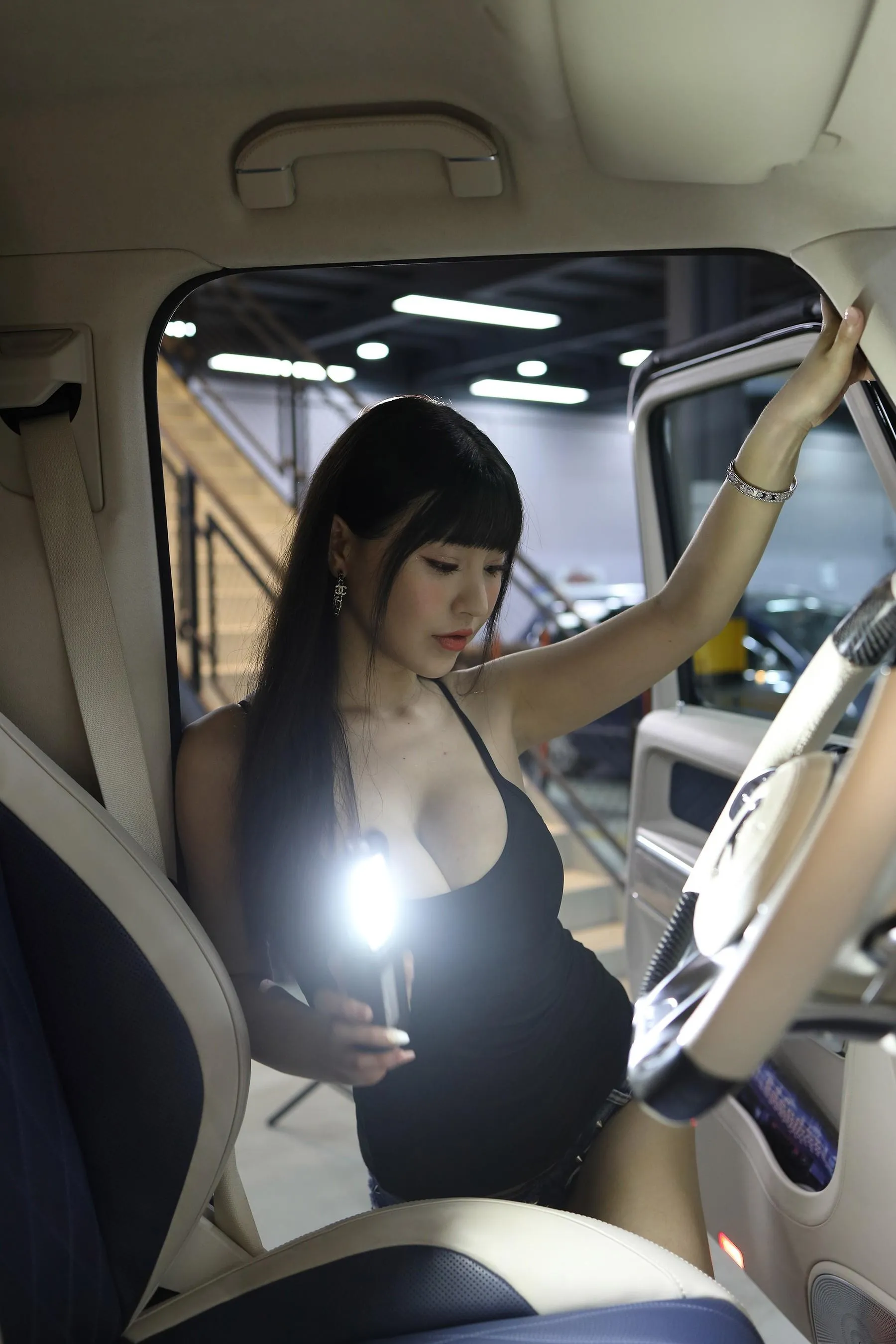 魔镜街拍 NO.173 “称职”的女洗车工 [425P]插图3